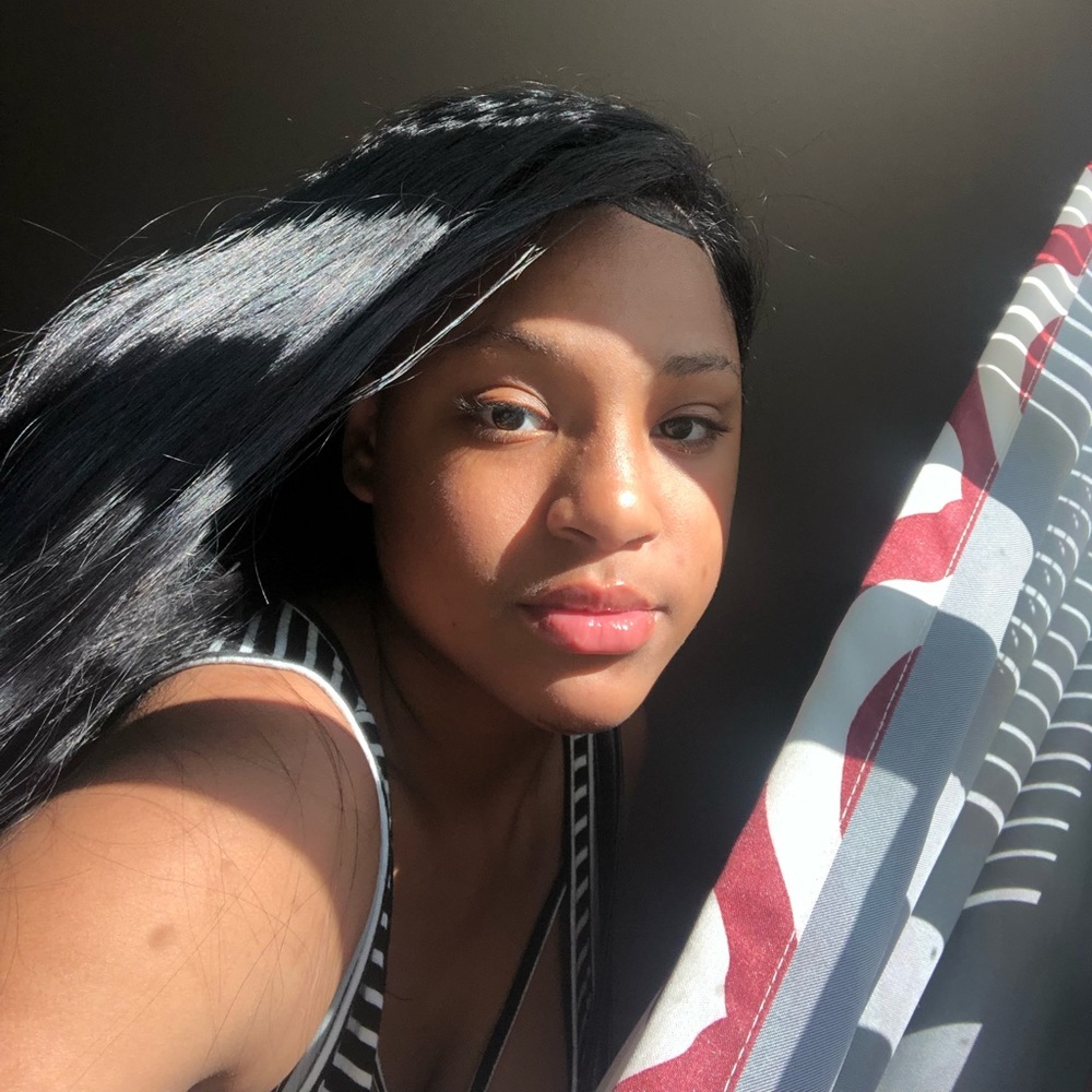 Meet your Posher, Kayla